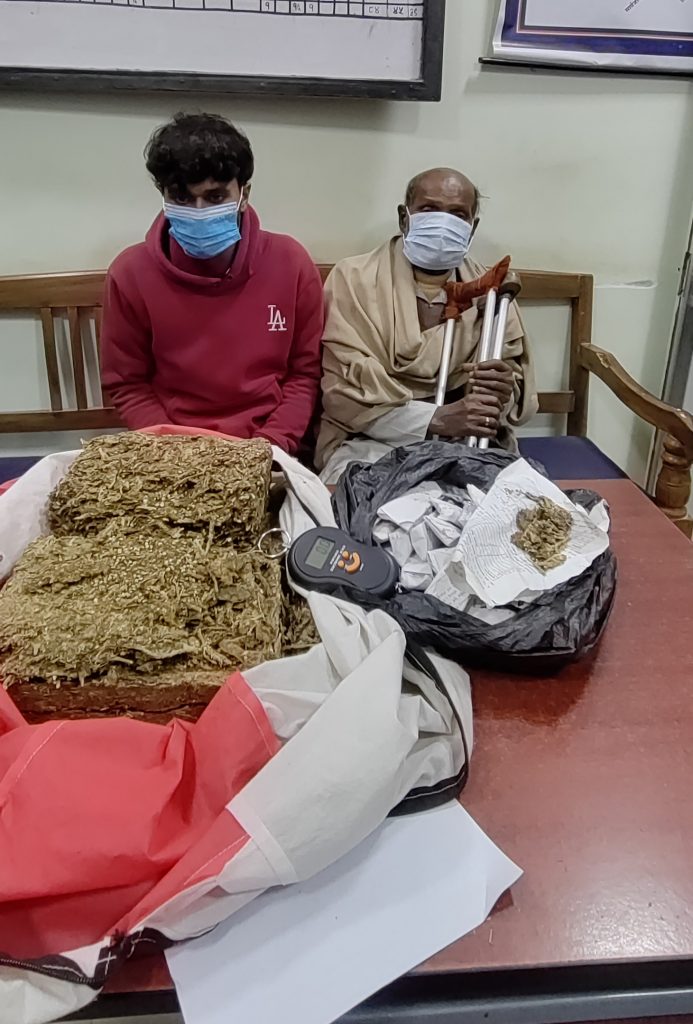 लागुऔषध बिक्रीवितरणको आरोपमा हजुरबा-नाति नै पक्राउ