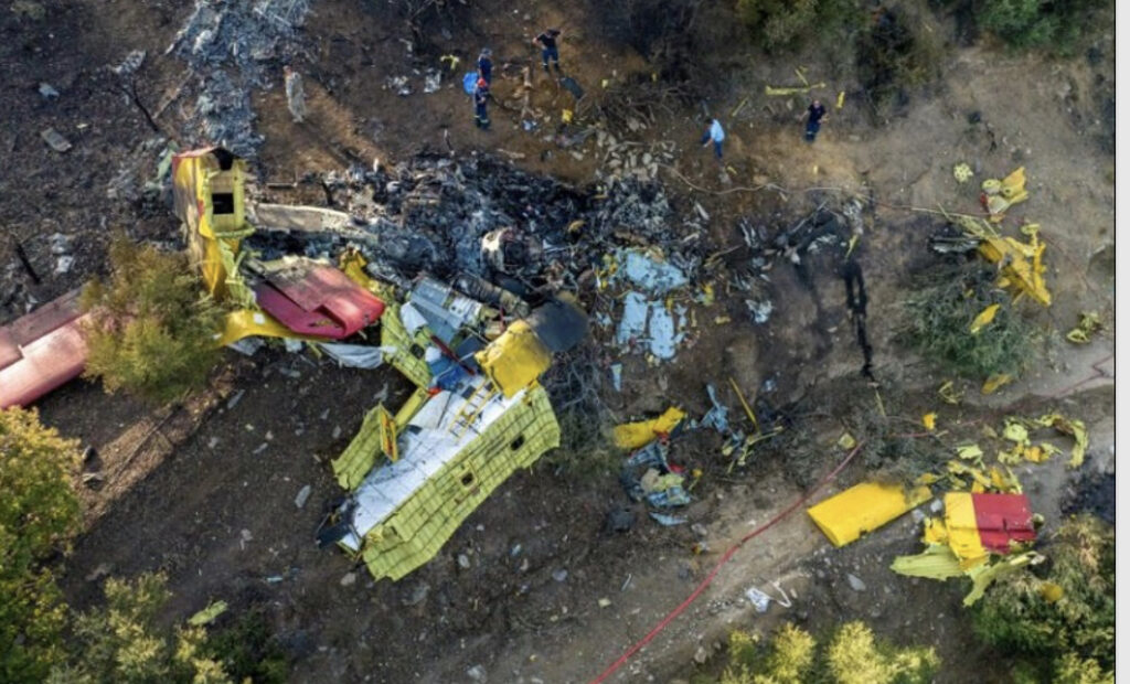 ग्रीसमा आगो निभाउन खटिएको वायुसेनाको विमान दुर्घटना : दुई जना पाइलटको ज्यान गयो