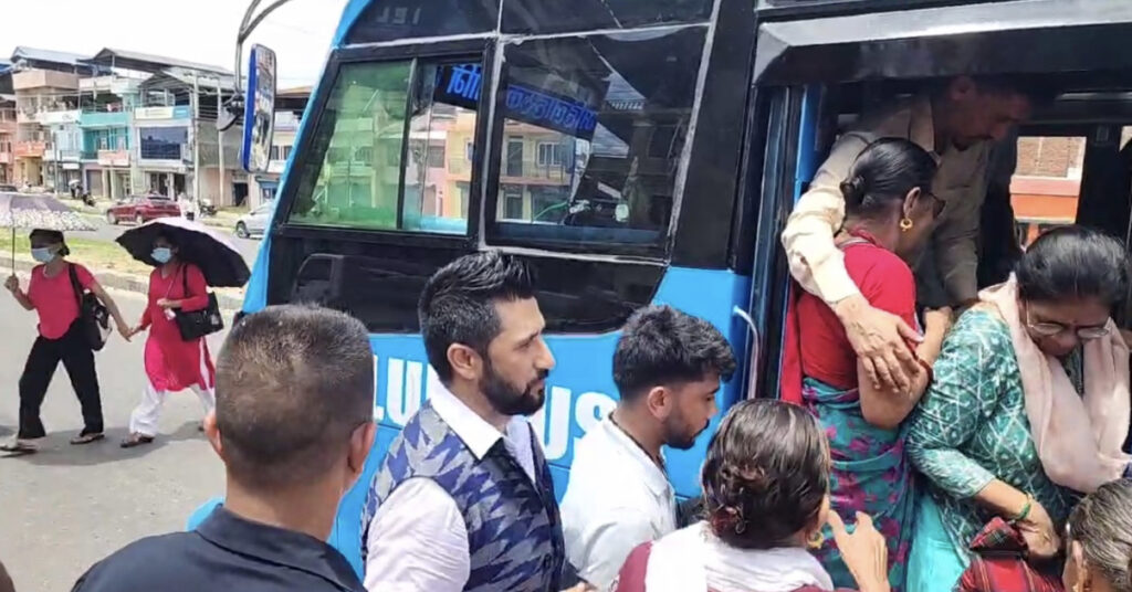 रवि लामिछानेले चितवनमा महिलाको लागि सञ्चालनमा ल्याए ‘ब्लूबस’