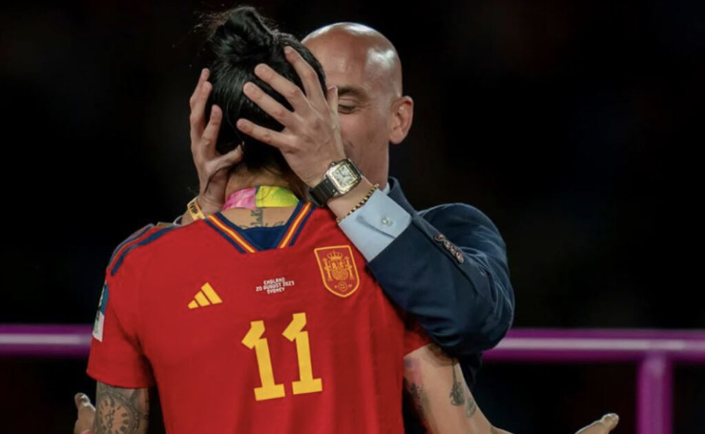 किस विवाद : स्पेन फुटबल प्रमुख लुइस रुबियालेस निलम्बित