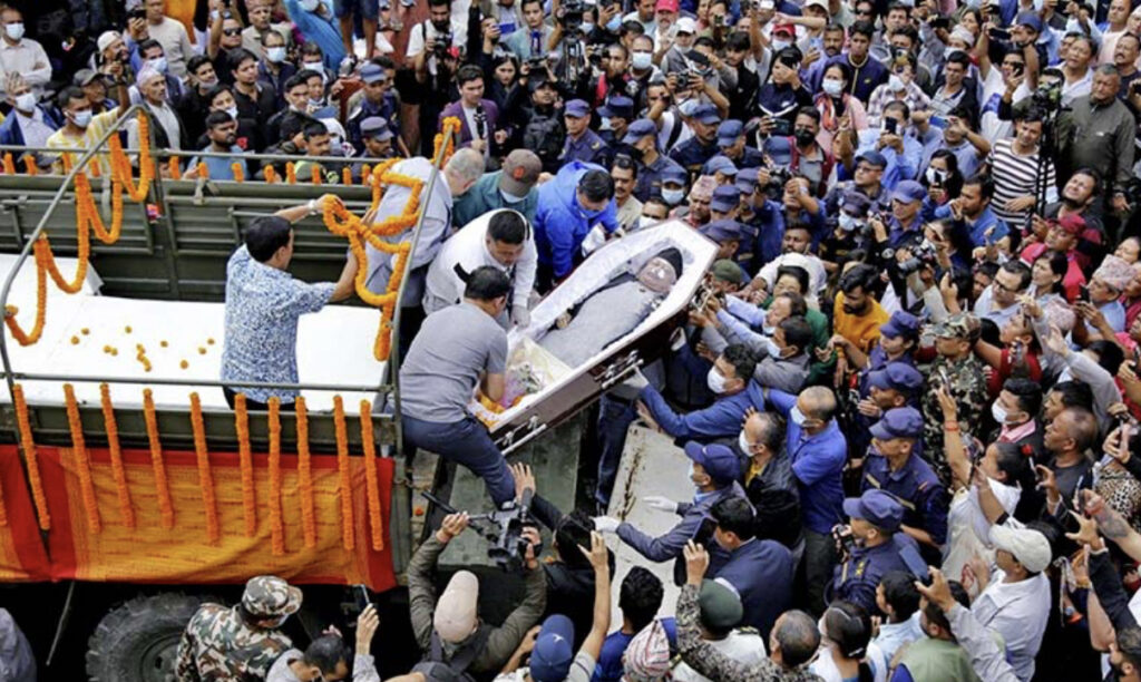 राजकीय सम्मानकासाथ निवासबाट सुरु भयो नेम्वाङको शवयात्रा