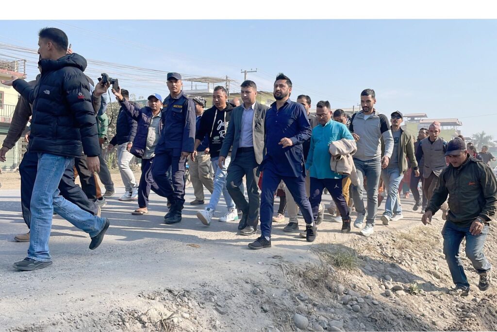 सभापति रबिलामिछानेको चितवन देखि बुटवलसम्मको पैदल यात्रा सुरु