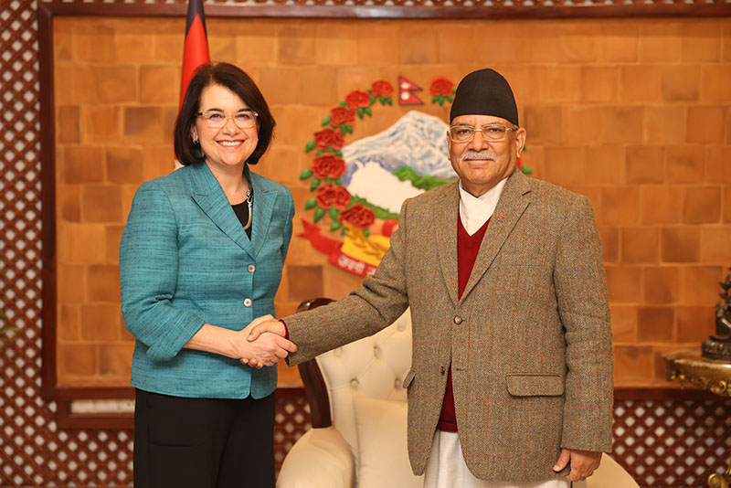 प्रधानमन्त्रीसँग अमेरिकी अधिकारी लाउबाचरको शिष्टाचार भेट