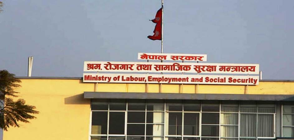 श्रम स्वीकृति लिएर विदेश जाने ६ महिनामा ३ लाख