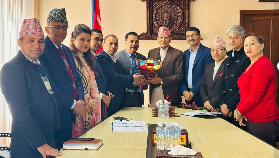 एनआरएनए टोलीद्वारा परराष्ट्र मन्त्री बालानन्द शर्मासँग भेटवार्ता