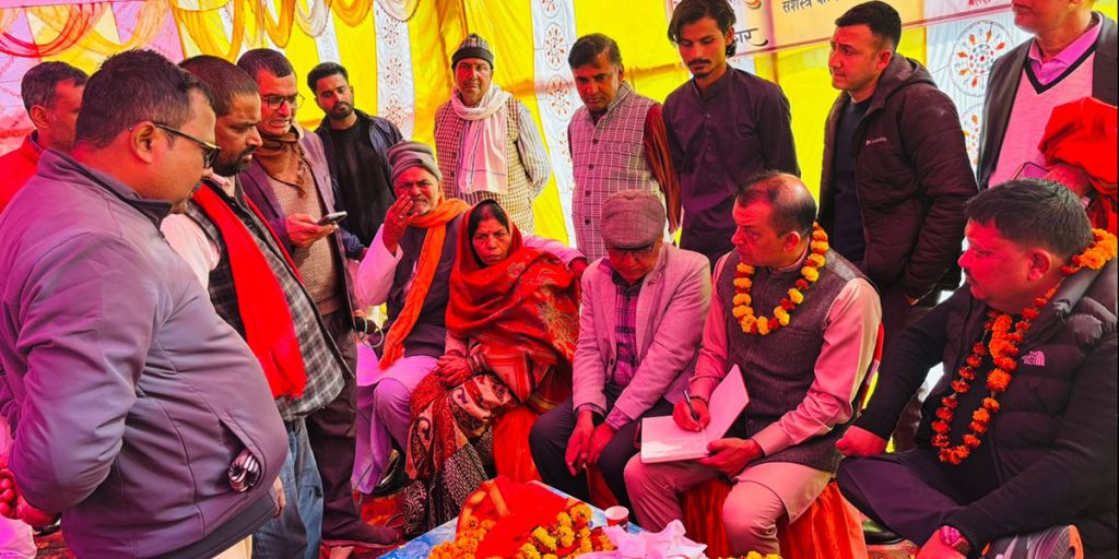 सर्लाही पुगेर गगनले भने: यहाँ आएर हतार हतारमा हात हल्लाएर फोटो खिचेर छूमन्तर हुन्नँ