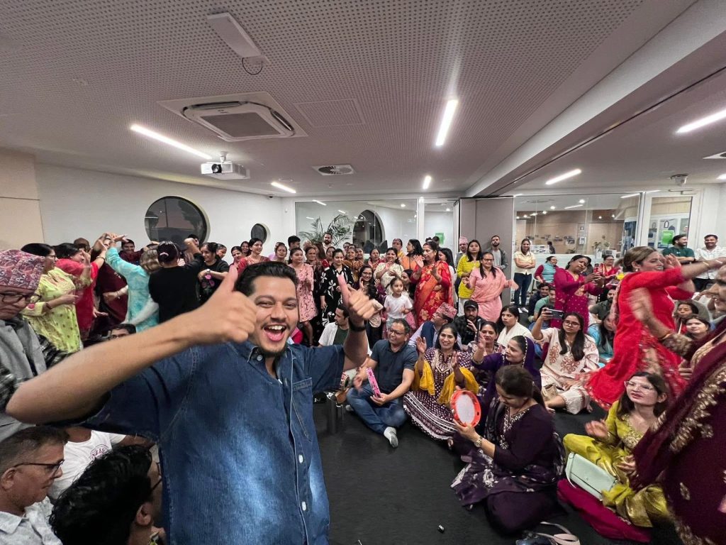 एडिलेडमा गुञ्जियो भजन: अर्जुन सापकोटा सँगै ‘नेपाली युवा भजन साँझ’ले जगायो आत्मीयता र एकता